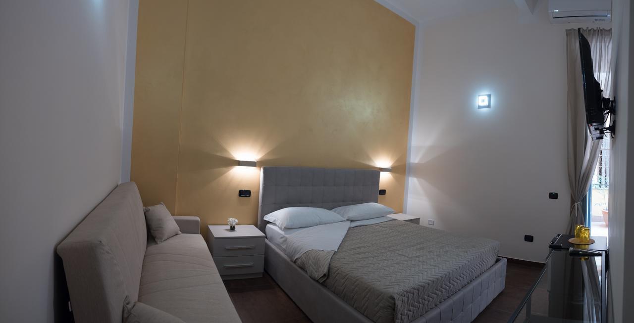 Corallo Rooms Salerno Bagian luar foto