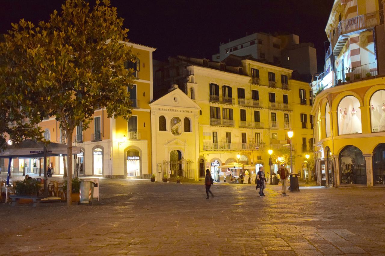 Corallo Rooms Salerno Bagian luar foto