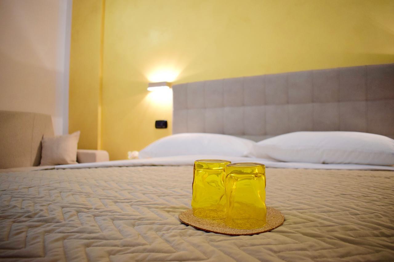 Corallo Rooms Salerno Bagian luar foto